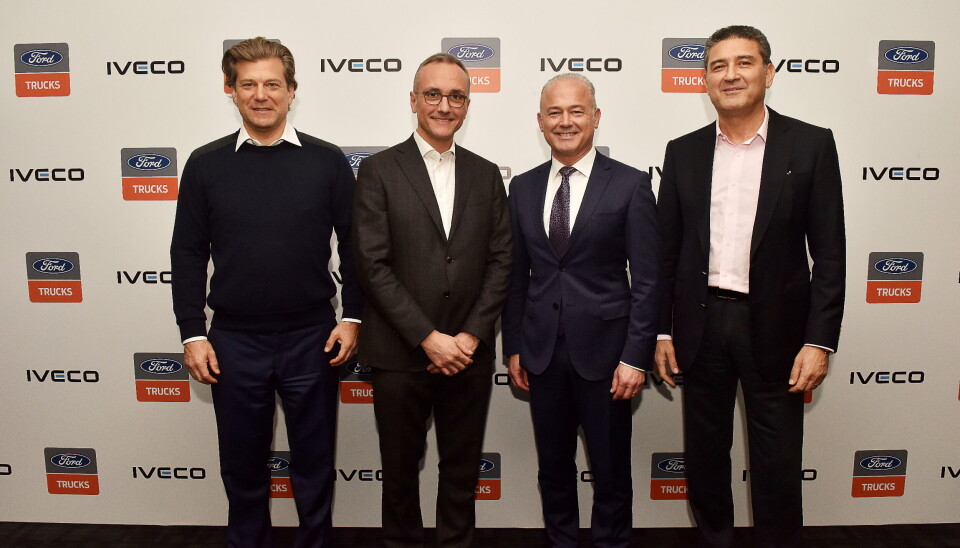 AVTALE: Fra venstre Gerrit Marx, CEO Iveco Group, Luca Sra, President Truck Bunisess Unit, Iveco Group, Güven Özyurt, General Manager Ford Otosan og Haydar Yenigün, President Koç Holding Automotive Group