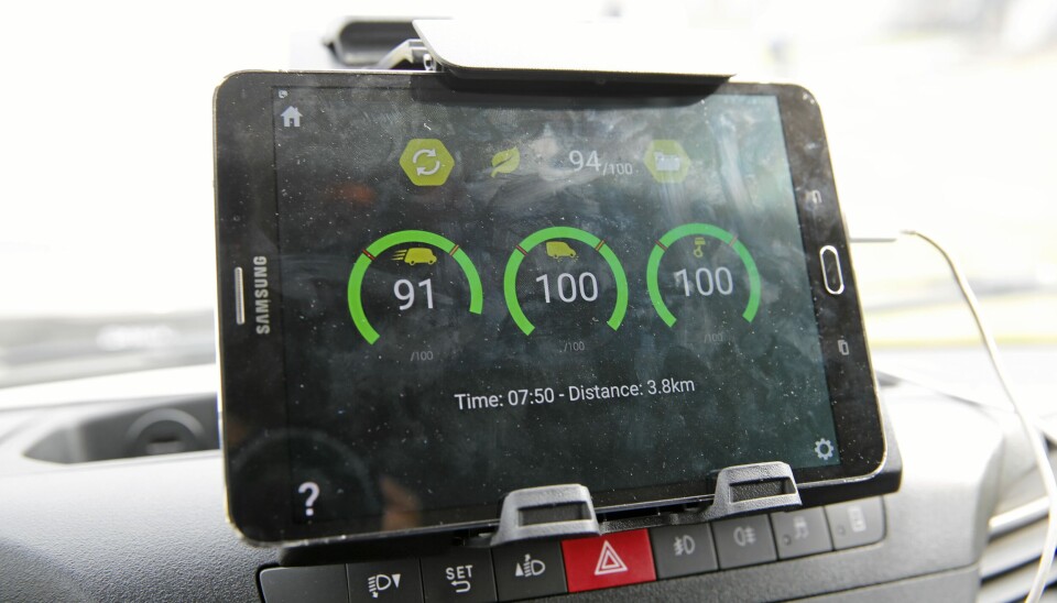 FLÅTESTYRING: Det finnes en rekke ulike flåtestyringssystemer på markedet, som kan innhente ulike typer data. Felles for de fleste er at de også kan gi sjåføren tilbakemelding om kjørestil, slik som dette systemet fra Iveco som gir en umiddelbar tilbakemelding til sjåføren.