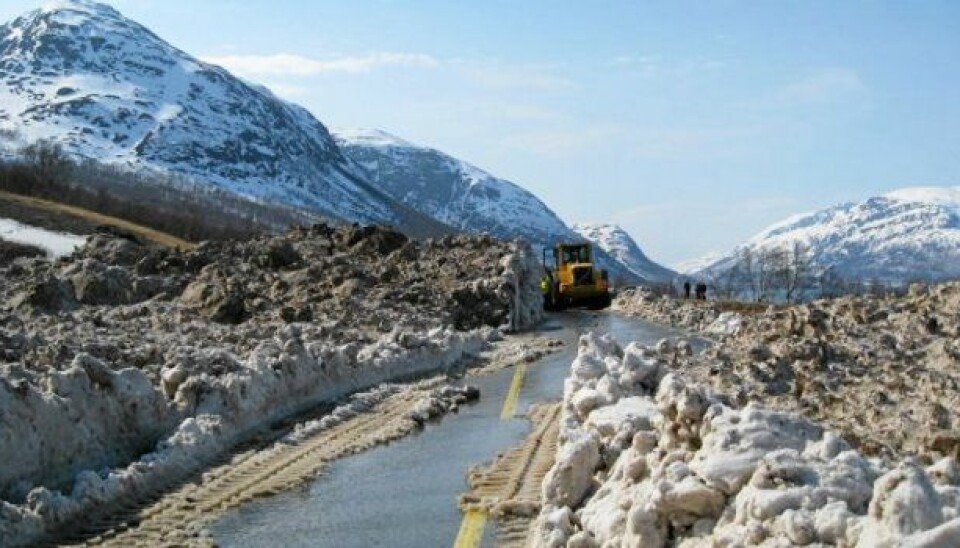 SNØRAS: Arkivbilde fra snøras på E6 langs Langfjorden i Alta.