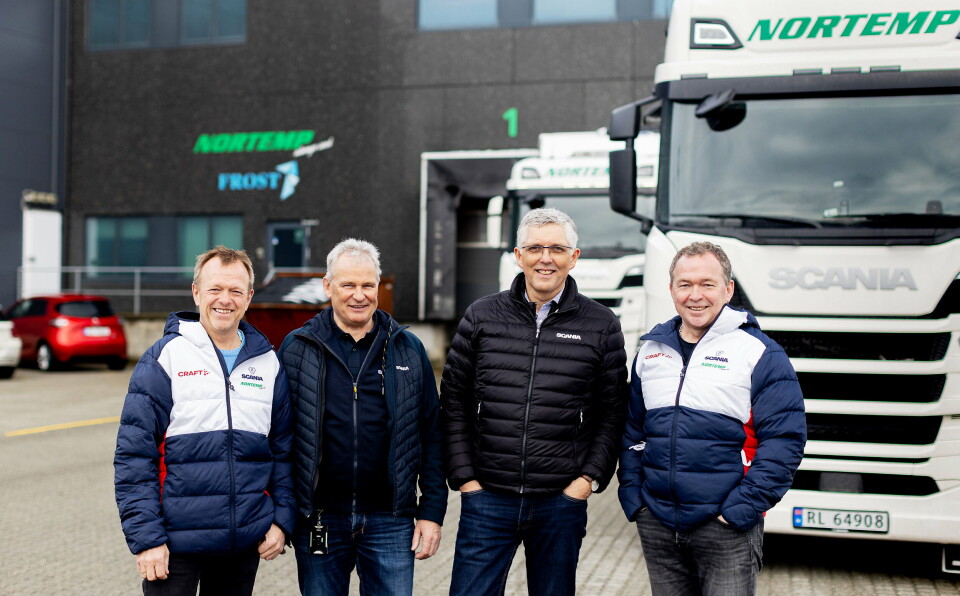 SAMARBEID: Atle Lunde fra Nortemp (t.v.), Tor Helge Undheim, Arild Netland (begge Scania) og Frode Jensen i Nortemp har hatt et langt samarbeid med mange leveranser i årenes løp.