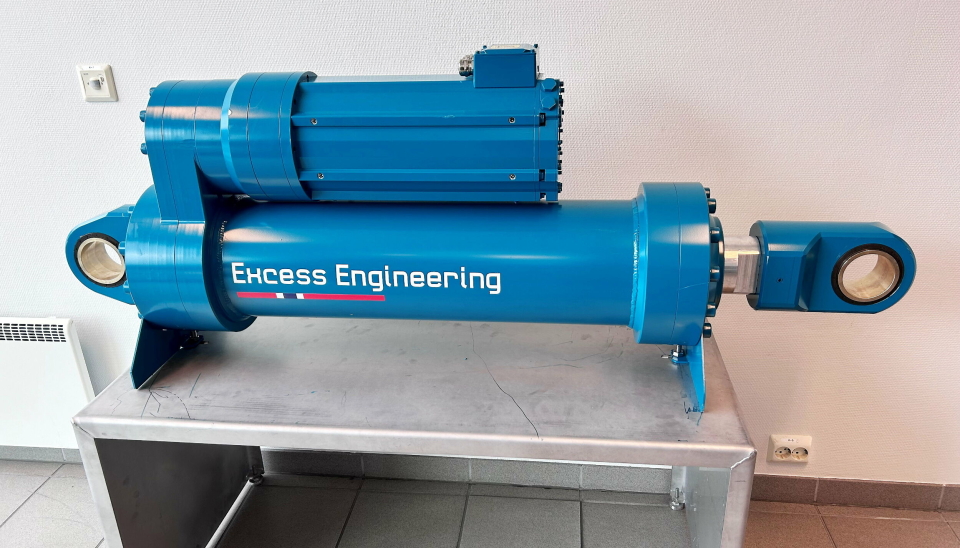 Ogil va onaning paypoqlarida porno Onamning yalangoch eshagi