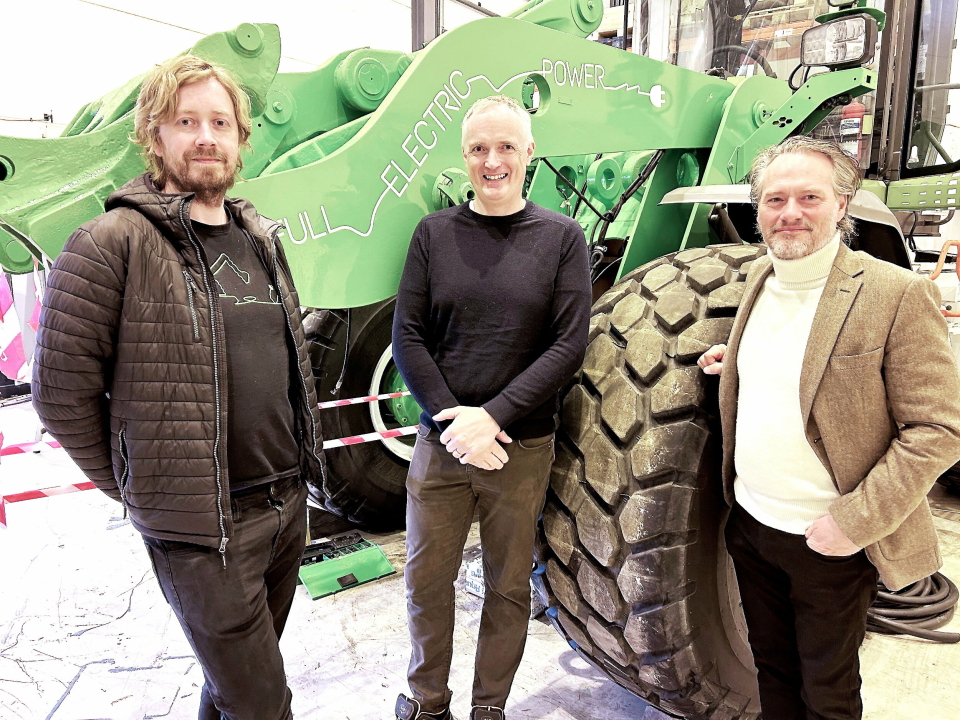 Seks porno midgets U qizining yigiti onlayn pornosini ogirlagan