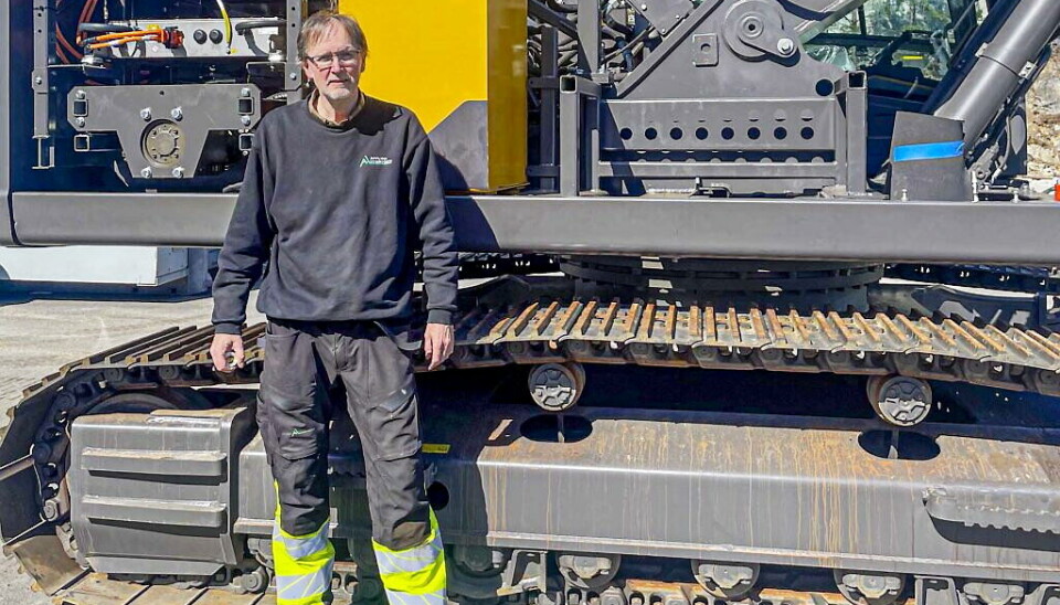 STOR STEMINING: Vidar Sten-Halvosen i Applied Hydrogen AS med Volvo EC300 hydrogrendrevet gravemaskin