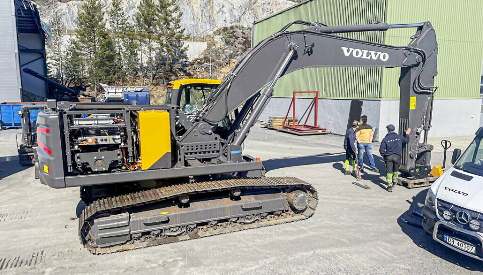 KLAR FOR MESSE: Maskinen blir vasket og klargjort før frakt til Lillestrøm