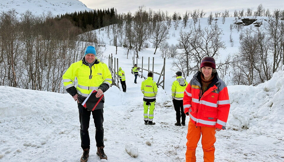 Her er prosjektleder for E134 Røldal–Seljestad, Susanne Svardal, på tilbudssynfaring på Seljestad, sammen med Hogne Høyseter fra COWI, konsulent for Ullensvang kommune.