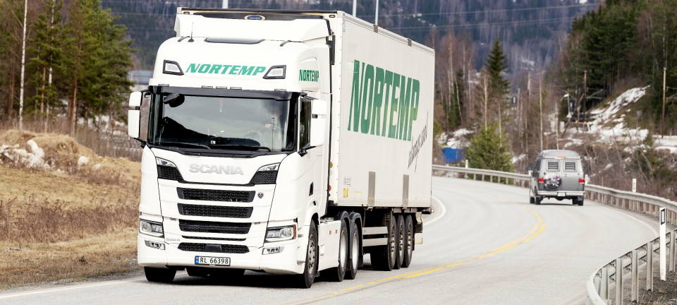 Scania hårfint foran Volvo