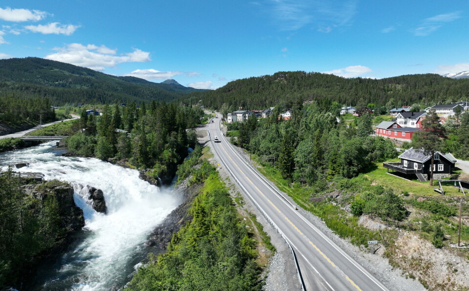 GRUNDIG GJENNOMGANG: Ferdig utbedret E16 forbi Ryfoss i Vang kommune. Modellen denne veien er bygget etter gir mest vei for pengene. Foto: Marius Grøndahl / Statens vegvesen