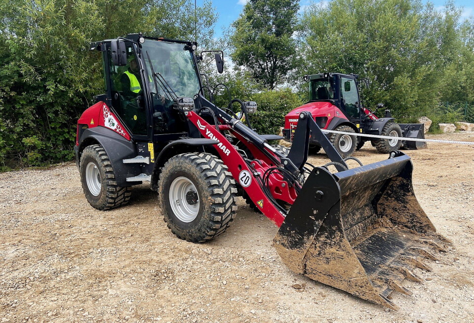 STOR NYHET: - Denne kommer vi til å ta inn for å ha på lager i Norge, sier Entracks Hans Christian Hagen om Yanmar V8e-hjullasteren på 4,5 tonn.