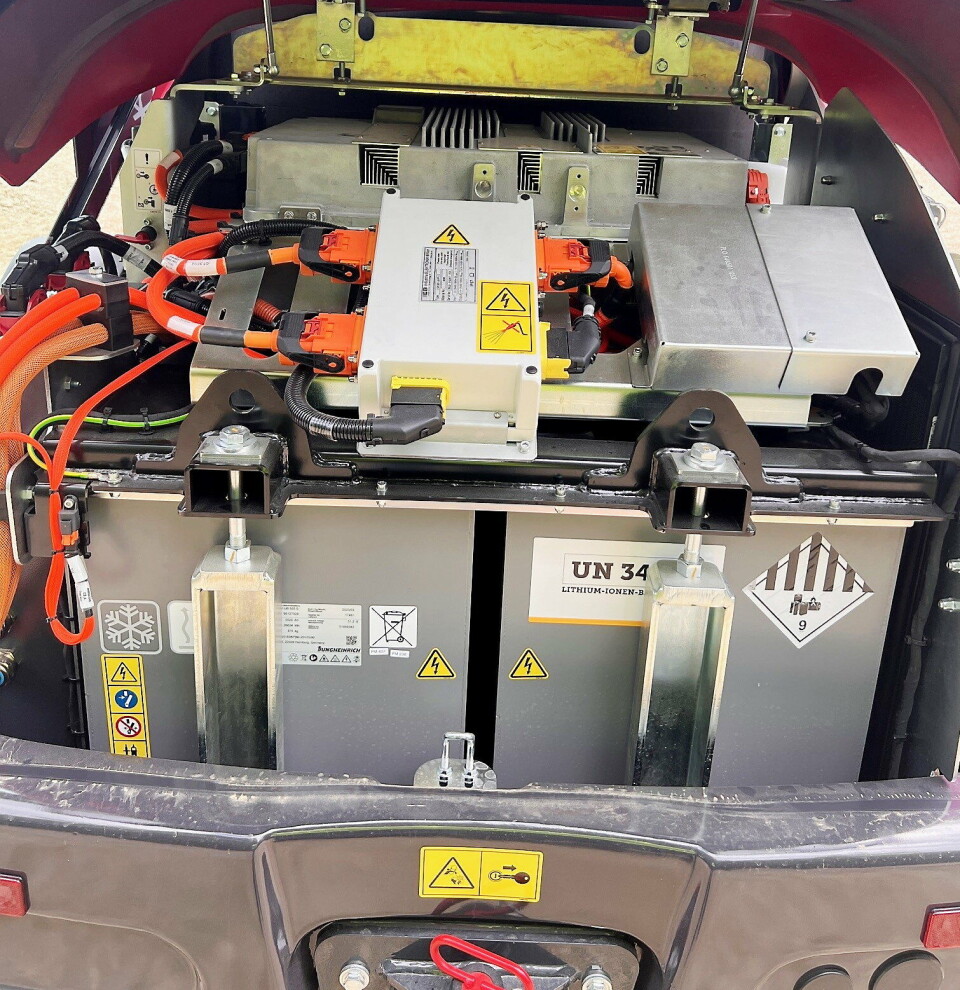 BATTERIPAKKER: Det kommer to størrelser på batteripakke til hjullasteren.