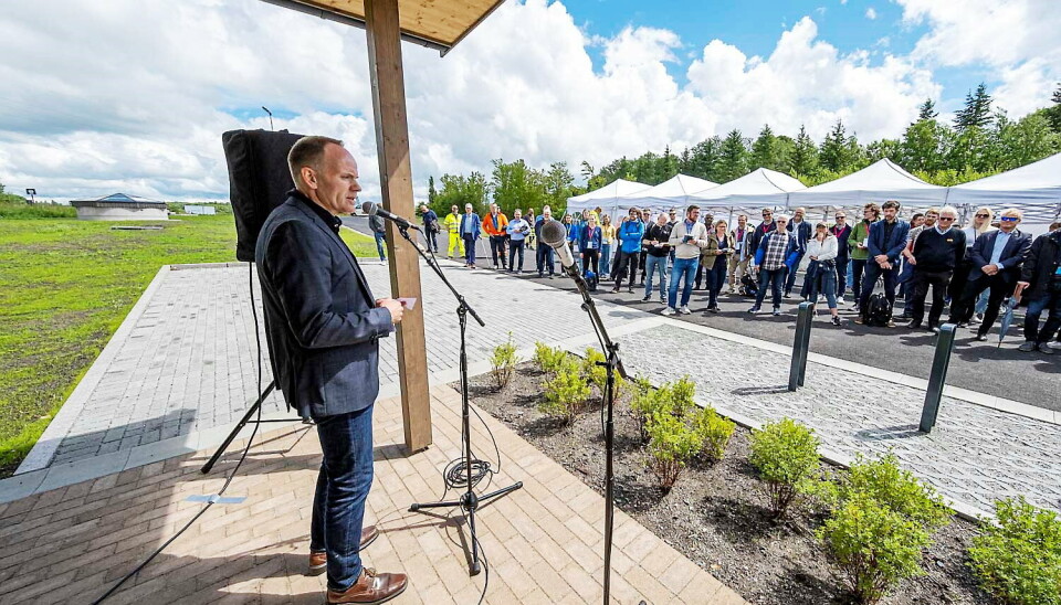 VANNSENTERET: Daglig leder Sjur Tveite ønsket rundt 120 inviterte og VAnnfestivalen-deltakere til offisiell åpning av Nasjonalt senter for vanninfrastruktur.
