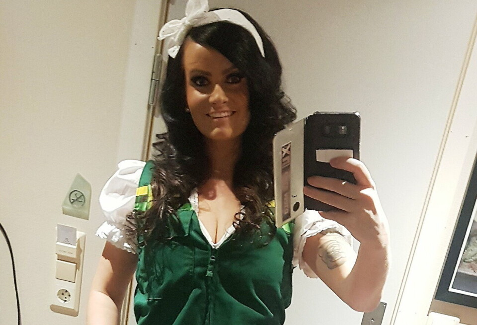 OMSYDD: Wenche Bergslid fra Elnesvågen i sin omsydde Felleskjøpet-dress. Nå kan også du bli med på motevisning i grønt på årets utgave av Dyrsku'n.