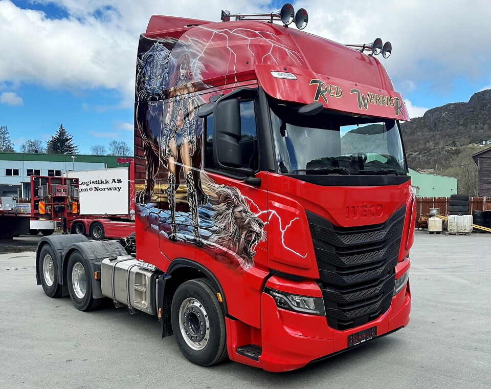 RED WARRIOR: Det skal godt gjøres å ikke kaste et ekstra blikk når slike biler kommer på veien.