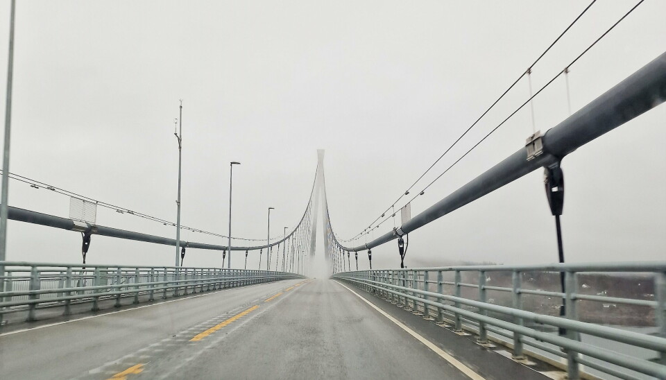 PÅGÅENDE SAK MED ENTREPRENØREN: Statens vegvesen har en pågående reklamasjonssak mot hovedentreprenøren SRBG i forbindelse med asfaltproblemene på Hålogalandsbrua ved Narvik.