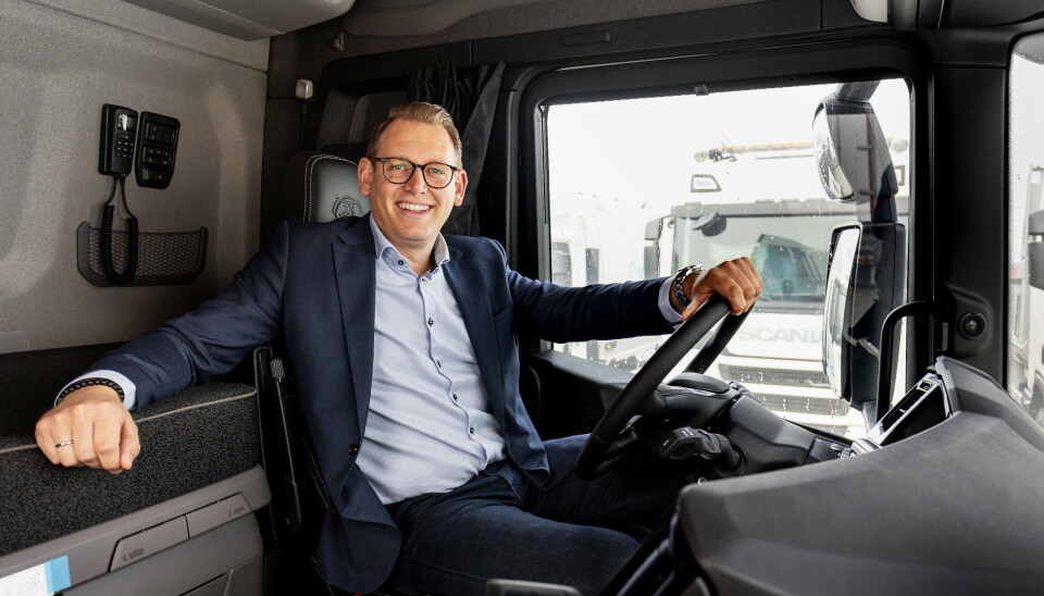 VIKITG: Steinar Westli, salgsdirektør for lastebil i Norsk Scania, ønsker å sette en ny bransjestandard når airbag nå blir standard på alle nye, norske Scaniaer.