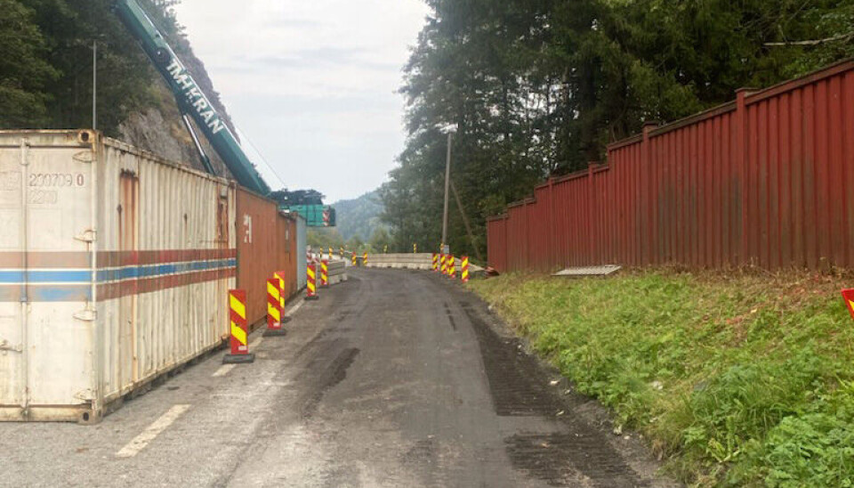 BEGRENSET FREMKOMMELIGHET: Det åpnes i begge retninger, men med nedsatt fart og kun ett kjørefelt.