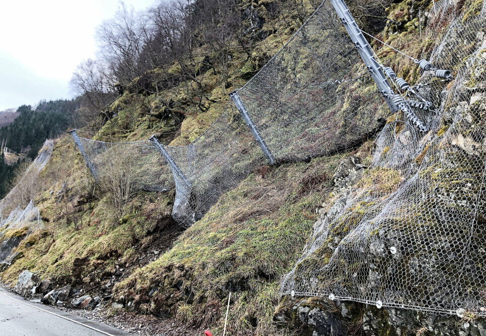 SIKRING: NAF etterlyser en kraftigere satsing på å sikre veinettet mot skred og ras. Her fra et ras langs E16 i Langhelle. (Arkivfoto)