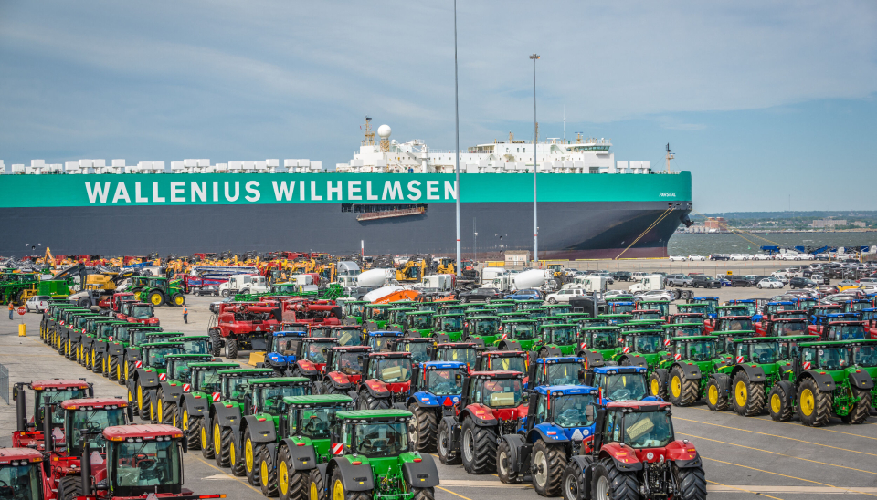 Wallenius Wilhelmsen har inngått en storkontrakt med en produsent av landbruks- og anleggmaskiner. Det er ikke oppgitt hvilket selskap som er kunden.