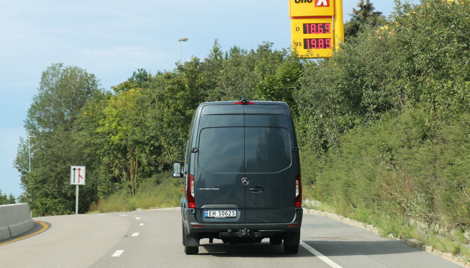 ELEKTRIFISERING AV VAREBILER: Statens vegvesen og Miljødirektoratet vil at flere varebiler skal kjøre forbi dieselpumpa til fordel for ladestasjon, men hvordan skal de få til det?