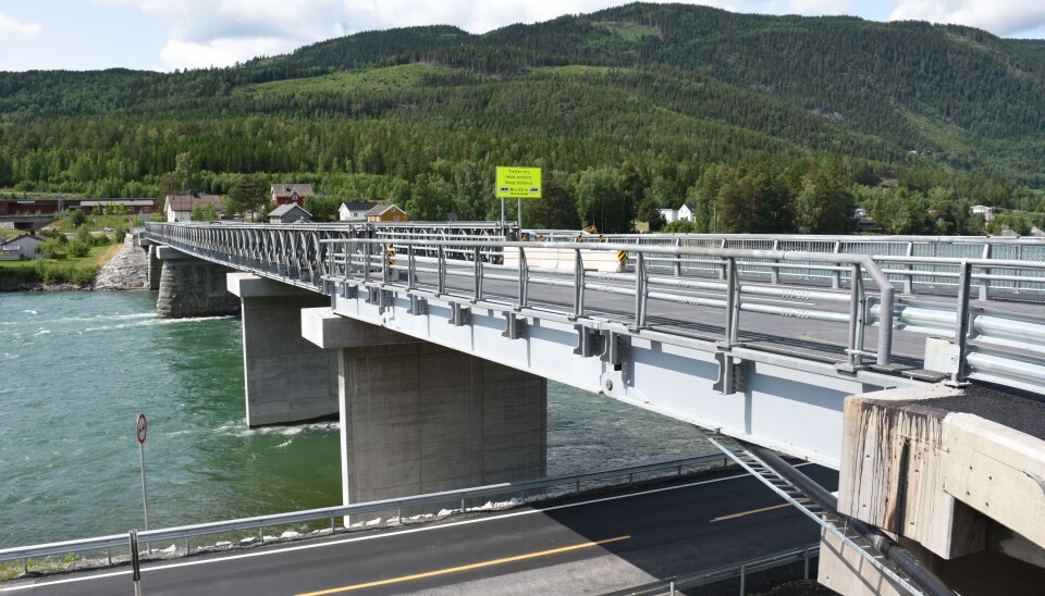 MIDLERTIDIG: Ny Tretten bru skal erstatte denne midlertidige brua over Gudbrandsdalslågen.