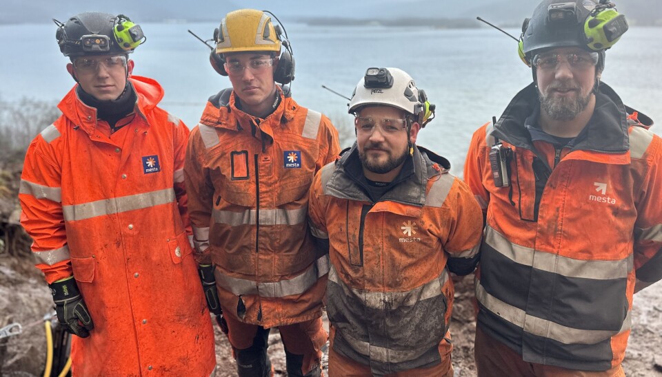 ANLEGGSGJENG: Mannskap fra Mesta i Finneidfjord.